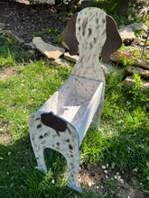 Load image into Gallery viewer, Let this adorable German Shorthaired Pointer Dog Planter box help welcome guests to your home. Custom dog tags with your dogs name also available here. Great gift for the dog lovers in your life!