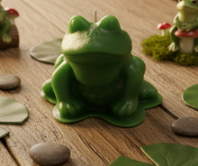 Load image into Gallery viewer, Adorable Frog Beeswax Candle is great for animal lovers, outdoor enthusiasts, reptile lovers, frog lovers or for spring nature decor. Little green frog with lots of detail.