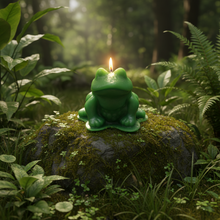 Load image into Gallery viewer, Adorable Frog Beeswax Candle is great for animal lovers, outdoor enthusiasts, reptile lovers, frog lovers or for spring nature decor. Little green frog with lots of detail.