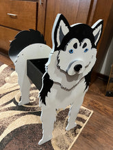 Load image into Gallery viewer, Let this adorable Siberian Husky Dog Planter box help welcome guests to your home.  Custom dog tags with your dogs name also available here. Great gift for the dog lovers in your life! 