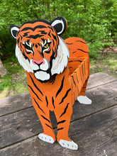 Load image into Gallery viewer, Bring some feline charm to your home with our adorable Tiger Planter. Welcome guests with its cute design. The perfect gift for animal lovers, this planter is sure to bring a smile to anyone's face. 