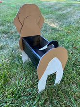 Load image into Gallery viewer, Let this adorable Beagle Dog Planter help welcome guests to your home.  Custom dog tags with your dogs name also available (please message us - adds $5 to cost of planter box).  Great gift for the dog lovers in your life!