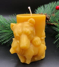 Load image into Gallery viewer, Mama and baby bear beeswax candle. All natural, sourced from an American, family owned apiary. Handmade in the USA.  This Mama and Baby Bear beeswax candle looks absolutely stunning in any room when lit, as the soft glow lights up the cuddling duo.  The scene wraps around the entire candle with images of bears in the wilderness.  A wonderful compliment to any cabin or rustic design or as a gift to the outdoorsy types in your life.