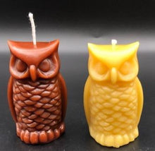 Load image into Gallery viewer, owl shaped, all natural beeswax candle. Handmade in the USA. This adorable owl beeswax candle will be a hoot wherever you decide to place it. With a light honey scent and a warm glow, this owl candle makes a great wedding souvenir, wedding gift, baby shower gift and party favors. If you have any special animal lover, bird watcher or owl lover in your life, this will be sure to thrill them :) Owl beeswax candles are sure to be a hoot at your next party, special moment, holiday or rustic table setting.