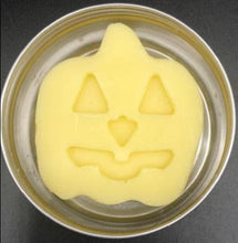 Load image into Gallery viewer, Super cute pumpkin shaped Pumpkin Spice Lotion Bars. The scent is more of a warm cinnamon bun scent. Absolutely glorious!!!!
