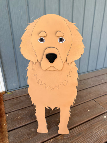 Let this adorable Golden Retriever Dog Planter help welcome guests to your home.  Custom dog tags with your dogs name also available.  Great gift for the dog lovers in your life!