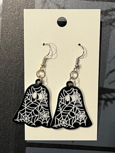 Add a bit of Halloween flare to any outfit with these cute Ghost Earrings!  The perfect way to welcome in the Halloween season.  Also makes a fantastic gift.