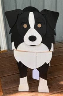 Let this adorable Australian Shepherd Dog Planter help welcome guests to your home.  Custom dog tags with your dogs name also available (please message us - adds $5 to cost of planter box).  Great gift for the dog lovers in your life!