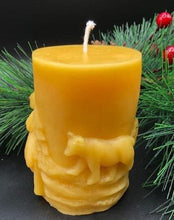 Load image into Gallery viewer, Mama and baby bear beeswax candle. All natural, sourced from an American, family owned apiary. Handmade in the USA. This Mama and Baby Bear beeswax candle looks absolutely stunning in any room when lit, as the soft glow lights up the cuddling duo. The scene wraps around the entire candle with images of bears in the wilderness. A wonderful compliment to any cabin or rustic design or as a gift to the outdoorsy types in your life.
