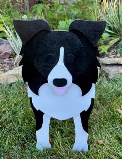 Let this adorable Border Collie Planter help welcome guests to your home.  Custom dog tags with your dogs name also available (please message us - adds $5 to cost of planter box).  Great gift for the dog lovers in your life!