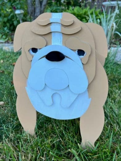 Let this adorable Bulldog Planter help welcome guests to your home.  Custom dog tags with your dogs name also available (please message us - adds $5 to cost of planter box).  Great gift for the dog lovers in your life!