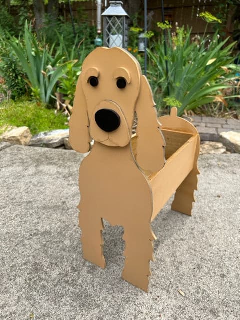 Let this adorable Cocker Spaniel Dog Planter help welcome guests to your home.  Custom dog tags with your dogs name also available (please message us - adds $5 to cost of planter box).  Great gift for the dog lovers in your life!