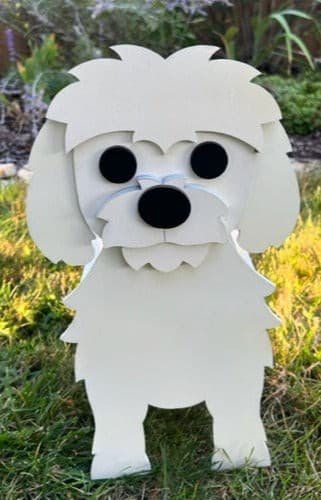 Let this adorable Maltese Dog Planter help welcome guests to your home.  Custom dog tags with your dogs name also available (please message us - adds $5 to cost of planter box).  Great gift for the dog lovers in your life!