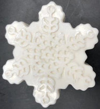 Load image into Gallery viewer, Entice your senses &amp; ring in the holiday season with our adorable Cinnamon Cocoa Snowflake shaped goat&#39;s milk soap!  Let the sweet scents of cocoa &amp; cinnamon fill your space.
