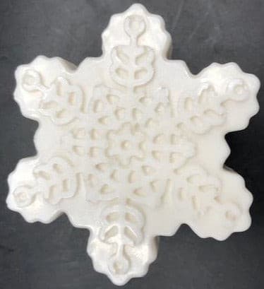 Entice your senses & ring in the holiday season with our adorable Cinnamon Cocoa Snowflake shaped goat's milk soap!  Let the sweet scents of cocoa & cinnamon fill your space.