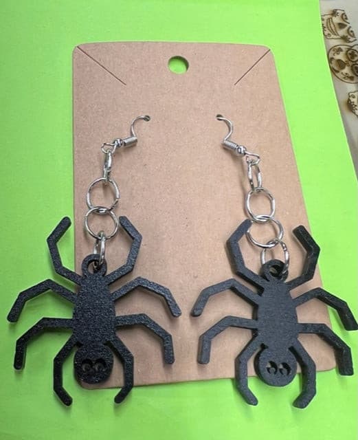 Add a bit of Halloween flare to any outfit with these Spider Earrings!  The perfect way to welcome in the Halloween season or a fantastic gift for your Halloween, Arachnid or Gothic loving friends.