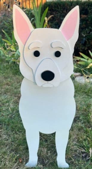 Let this adorable Swiss Shepherd Dog Planter help welcome guests to your home.  Custom dog tags with your dogs name also available (see our dog tag listing to add this to your order).  Great gift for the dog lovers in your life!